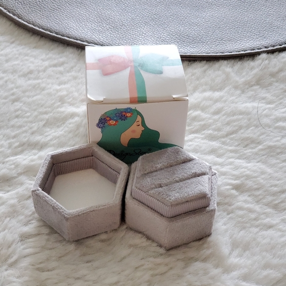 Velvet ring box - Picture 2 of 4